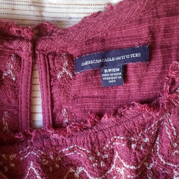 Flowy embroidered crop top - Picture 3 of 4